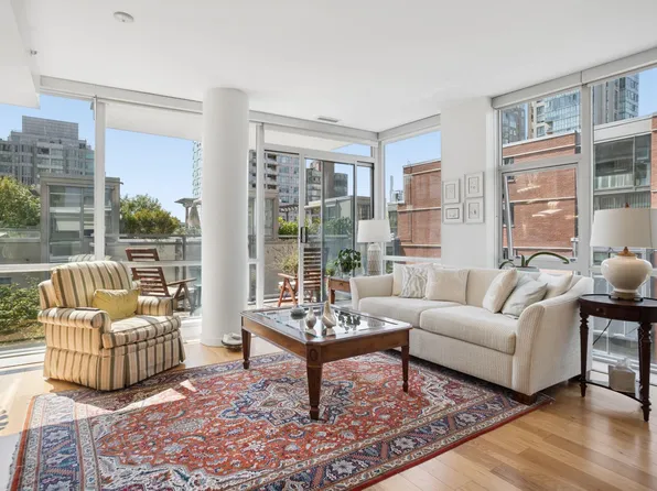1455 Howe St #405, Vancouver, BC V6Z 1C2