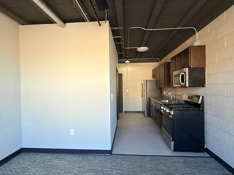 404 N 6th St #13 — Photo 11