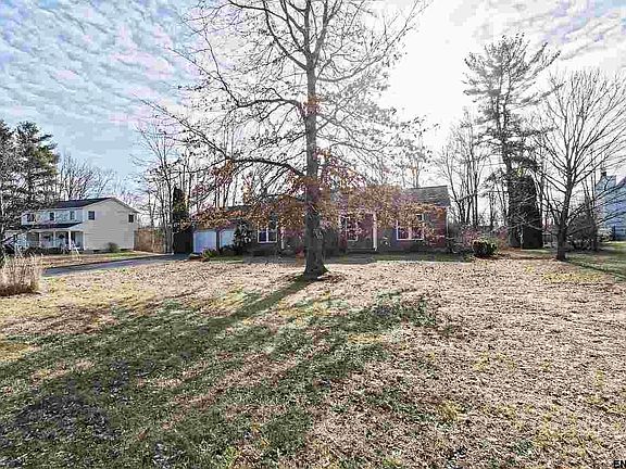 3rd image of 4 Queensbury Ct