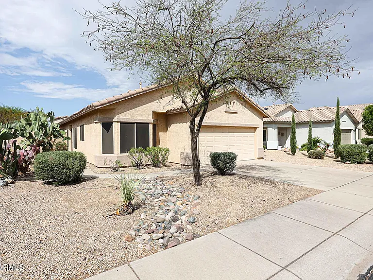 25242 N 40th Ln — Photo 3