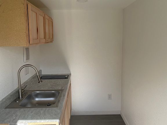 3rd image of 845 Hall St #A