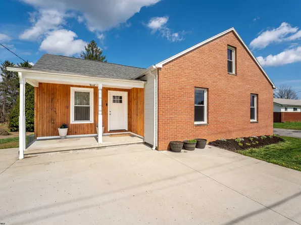 739 Old Monongah Rd, Fairmont, WV 26554