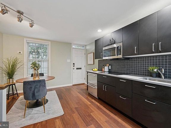 3rd image of 2138 Tryon St