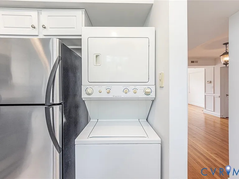 24 W Locke Ln #1 — Photo 11