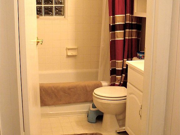 1st floor bathroom