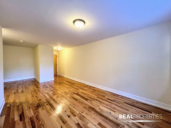 4th image of 555 W Arlington Pl APT 401