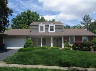 1976 Willow Lake Dr, Chesterfield, MO