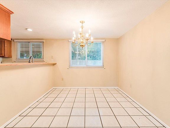 3rd image of 9711 Meadowheath Dr