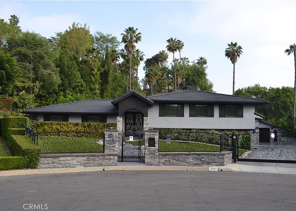 1st image of 1227 S Hidden Valley Dr
