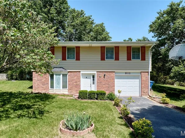 811 Villette Ct, Ballwin, MO 63011