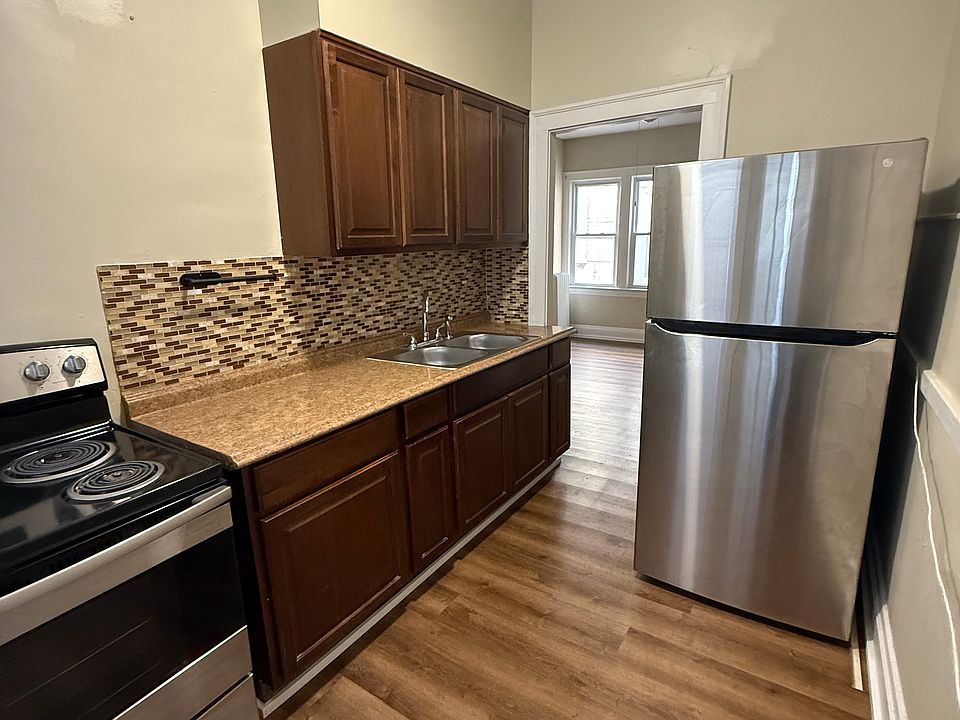 1st image of 2012 Lakeland Ave APT 3
