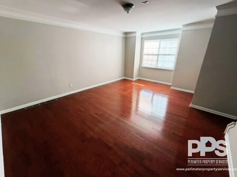 6764 Blackstone Pl — Photo 4