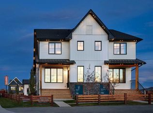 159 SE Royston Grn NW, Calgary, AB T3L 0N8