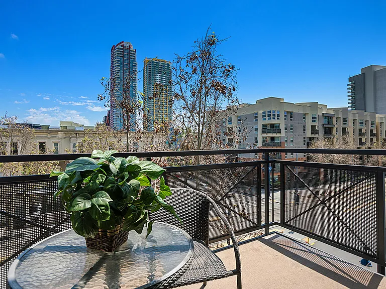 525 11th Ave #1402 — Photo 9