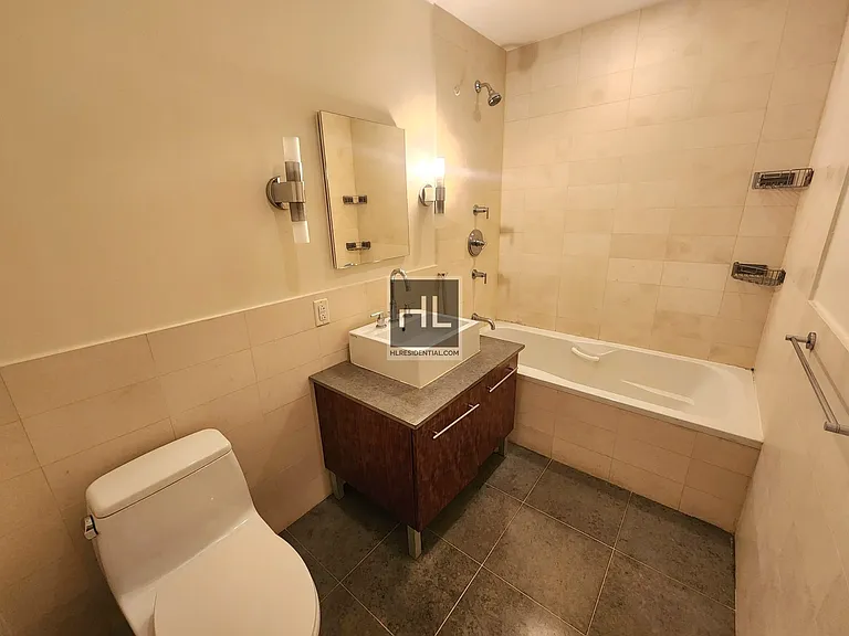 517 W 46th St #401 — Photo 10