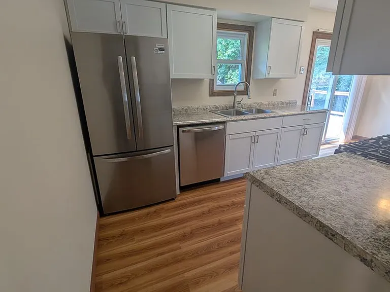 10207 Pilgrim Ln N — Photo 10