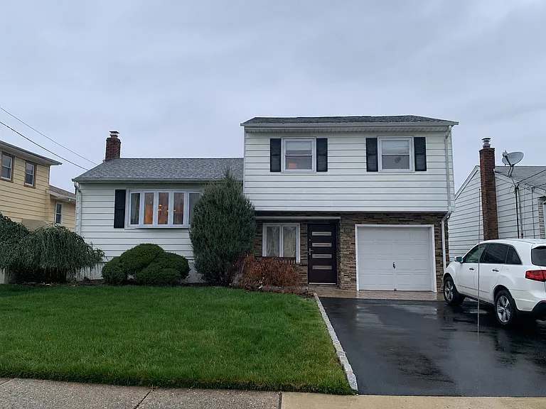 226 Abbe Ln — Photo 1