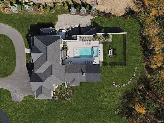 4th image of 5089 Wentworth Dr