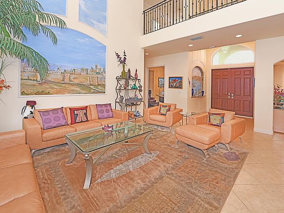 Home For Sale In Thornhill Green