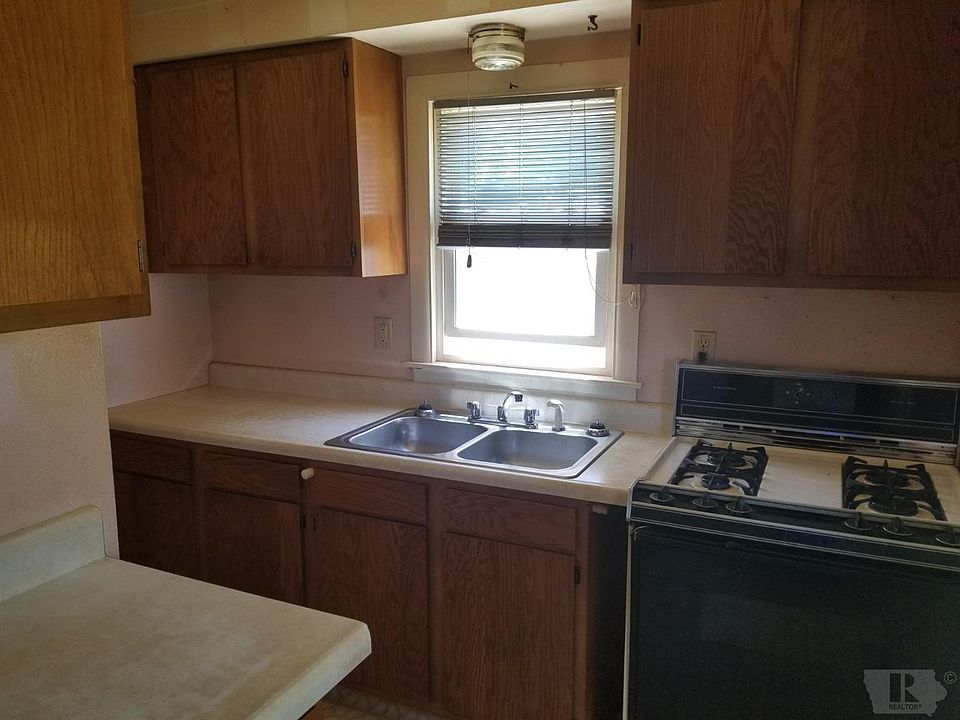 2nd image of 618 NW 4th St
