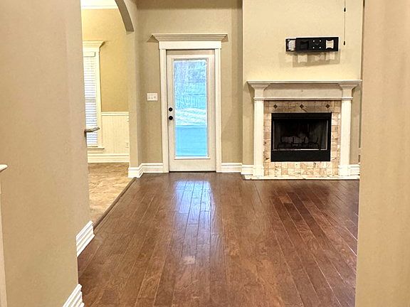 4th image of 757 Fry Rd