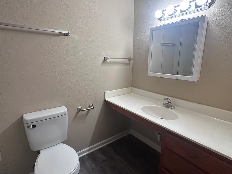 179 Lakeshore Dr #4 — Photo 7