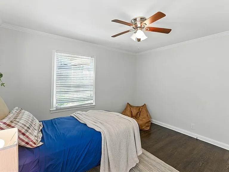 1411 Mercer Ave — Photo 9