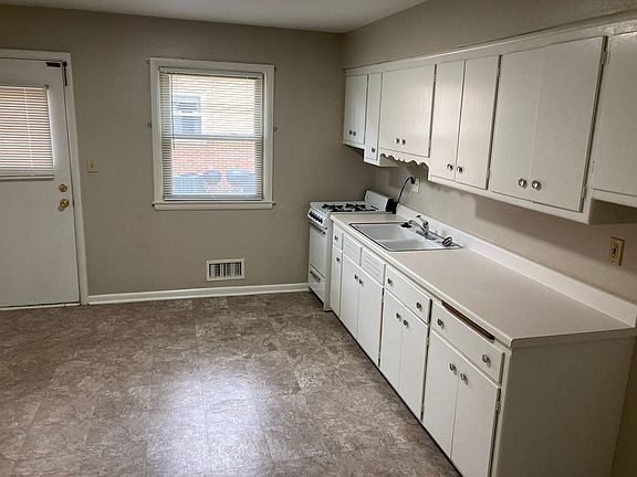 5th image of 5295 N Mohawk Ave #2