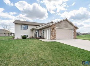 1505 W Meadowbrook Trl, Brandon, SD 57005