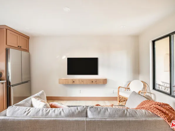 1031 1/2 N Havenhurst Dr #1031, Los Angeles, CA 90046