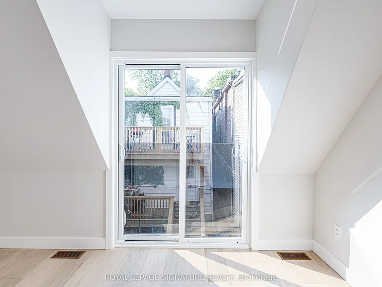 20 Kewbeach Ave #LANEWAY UPPER — Photo 29