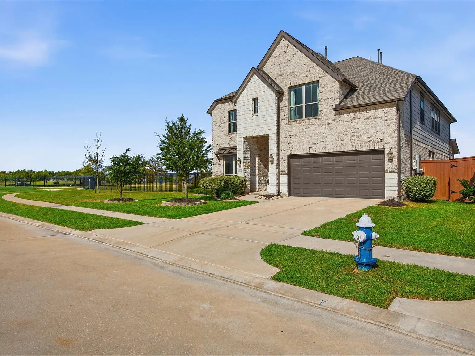 4 bed, 3.5 bath, 3137 sqft, $3,800 — Photo 3