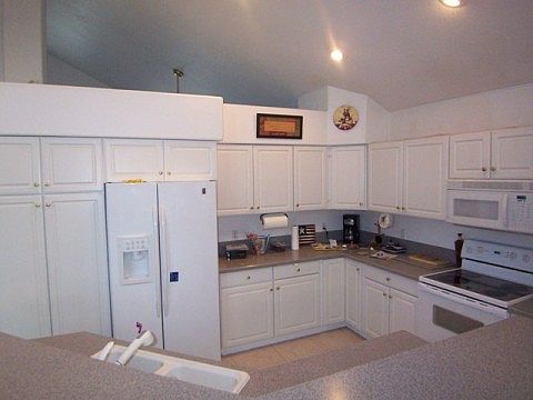 Lovelly white kitchen