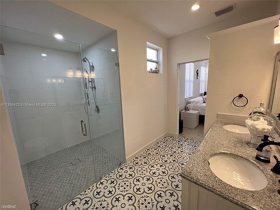 GetMedia (2)-Alicia-2