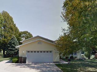 1114 Carriage Ln, Cedar Falls, IA 50613
