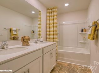 1413 6th St NE, Hickory, NC 28601