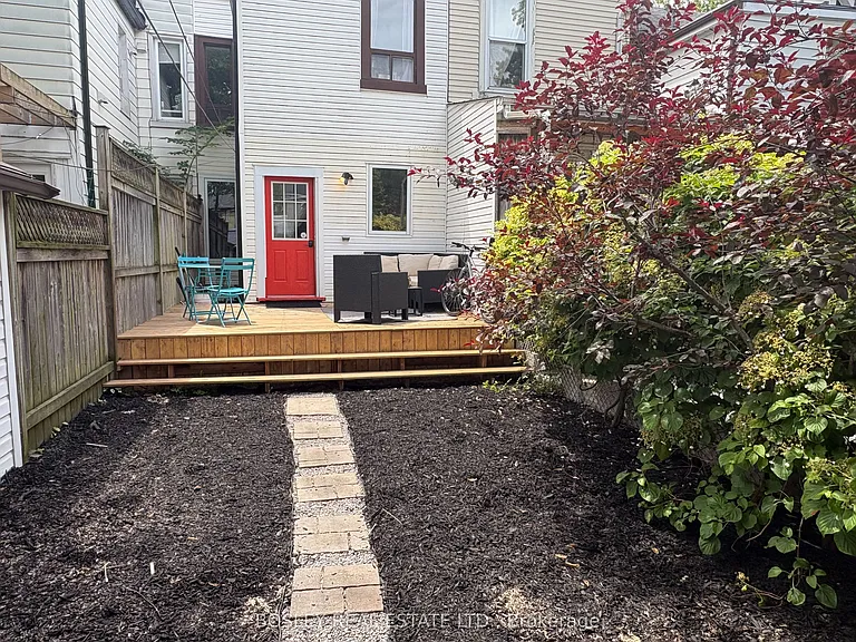 111 Carlaw Ave — Photo 23