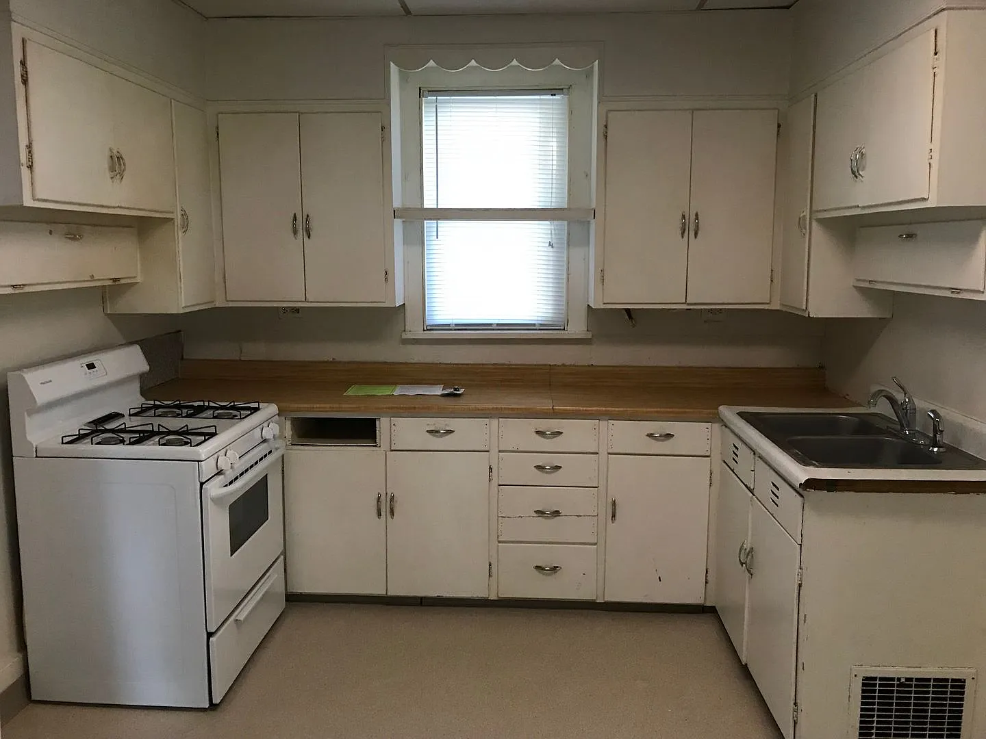 2862 Lincoln Way — Photo 4