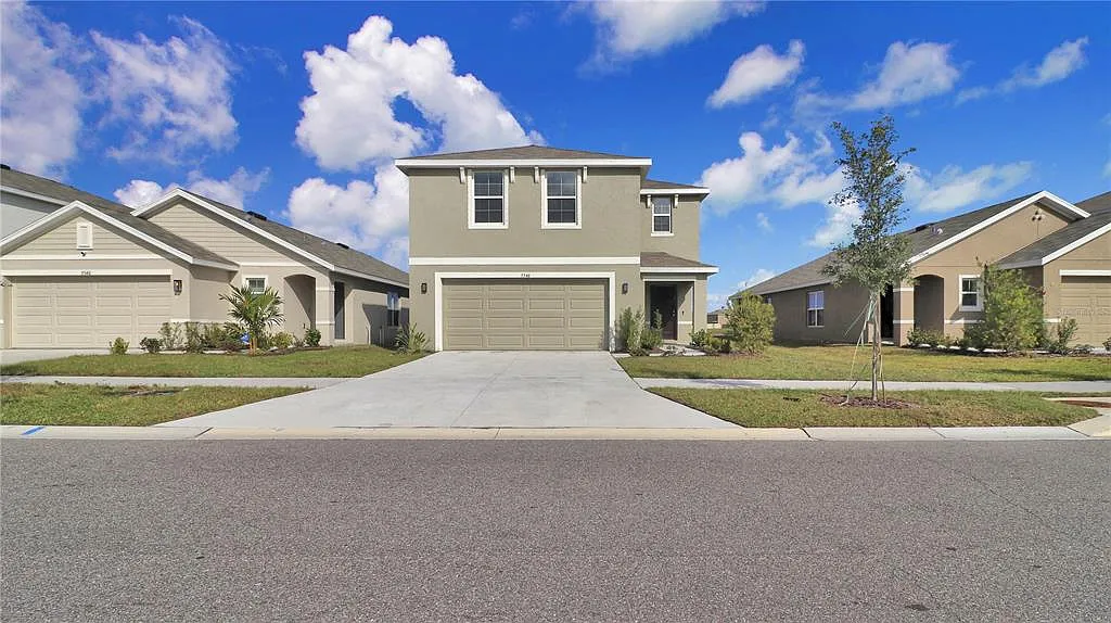 4 bed, 2.5 bath, 2260 sqft, $3,200 — Photo 2