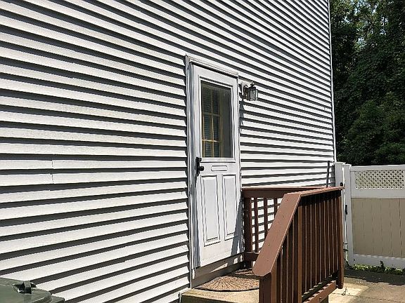 3rd image of 985 Castlebar Dr