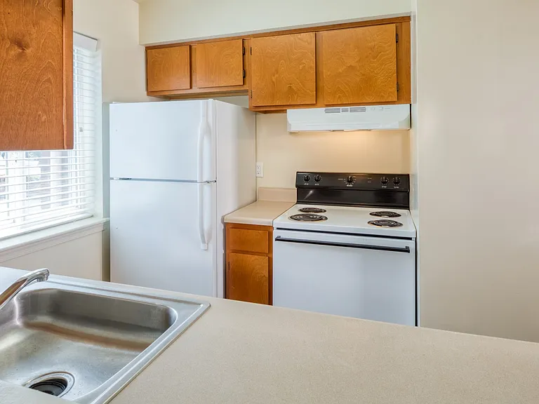 Mission College Apartments — Photo 8