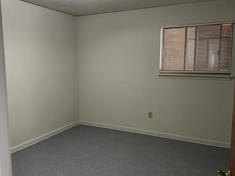 105 Windtree Ct #F — Photo 8