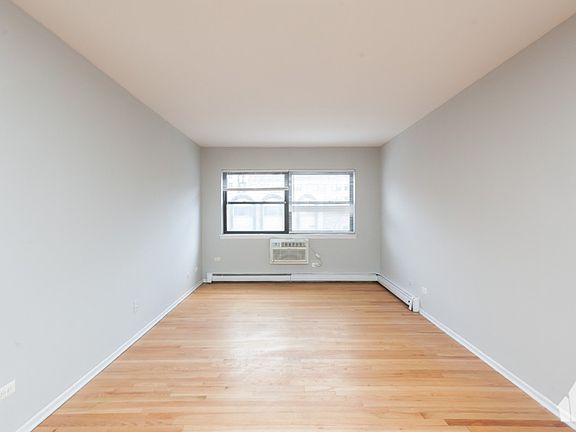 3rd image of 2828 N Cambridge Ave APT 501