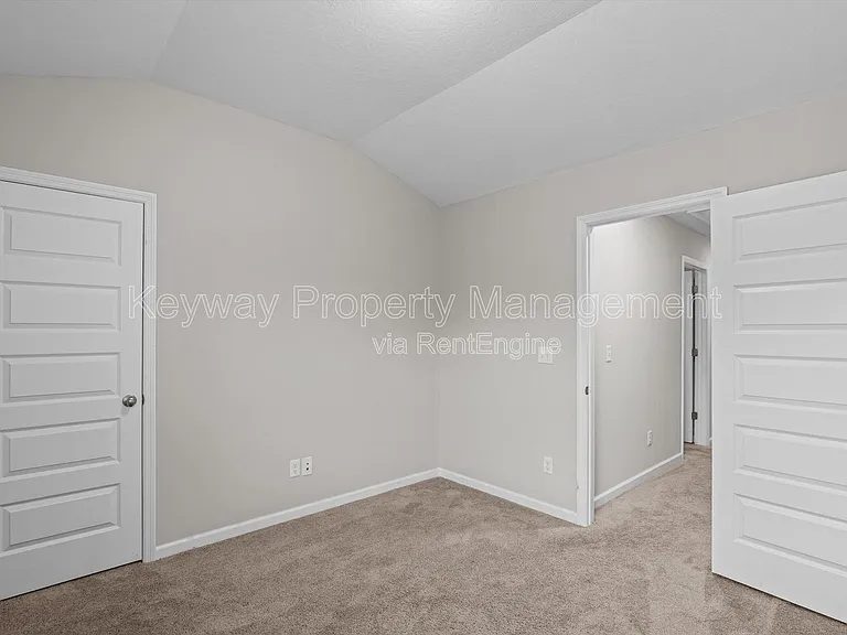 1043 Linsmore Ave — Photo 20