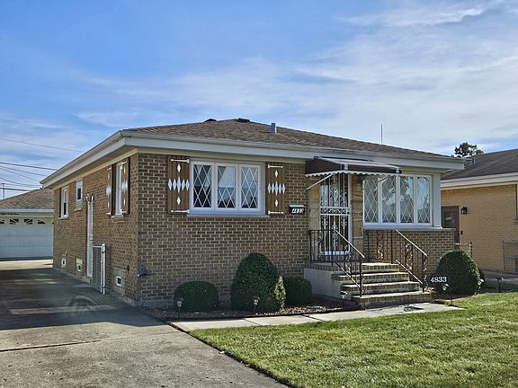 3rd image of 4833 N Ozanam Ave