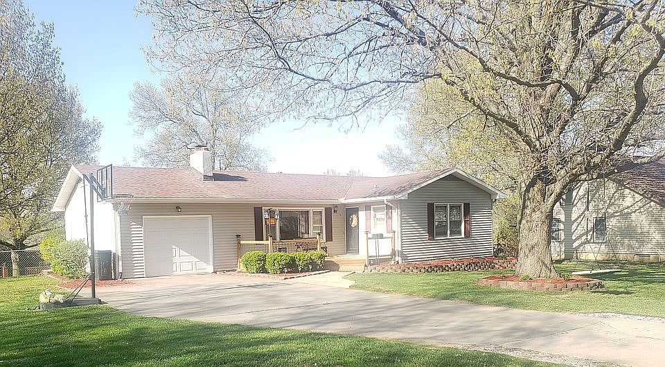 1st image of 8 Crestview Dr