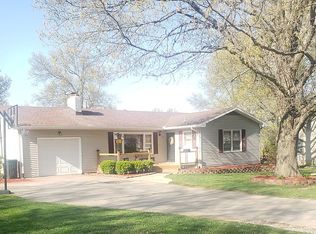 8 Crestview Dr, Paola, KS 66071