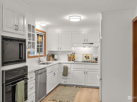 5th image of 16528 NE 27th Street