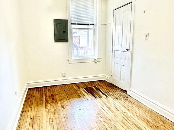 5th image of 2303 S Oakley Ave APT 1R
