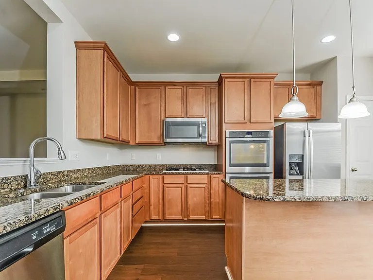 233 Norwich Dr — Photo 6